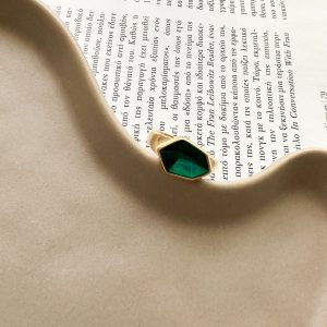 Chic δαχτυλίδι από επιχρυσωμένο κασσίτερο με εξαγωνικό καστόνι με σμάλτο χρώματος τιρκουάζ